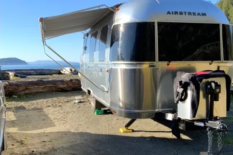 Miraj - Airstream Caravel 22FB Travel Trailer