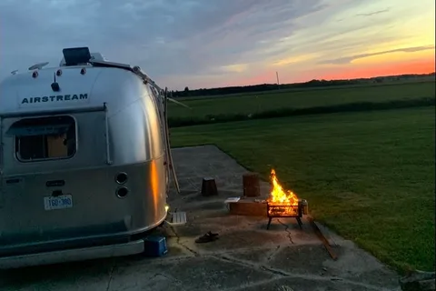 Miraj - Airstream Caravel 22FB Travel Trailer