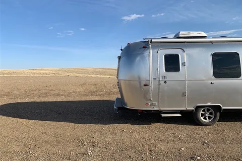 Miraj - Airstream Caravel 22FB Travel Trailer