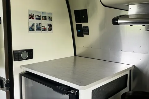 Miraj - Airstream Caravel 22FB Travel Trailer