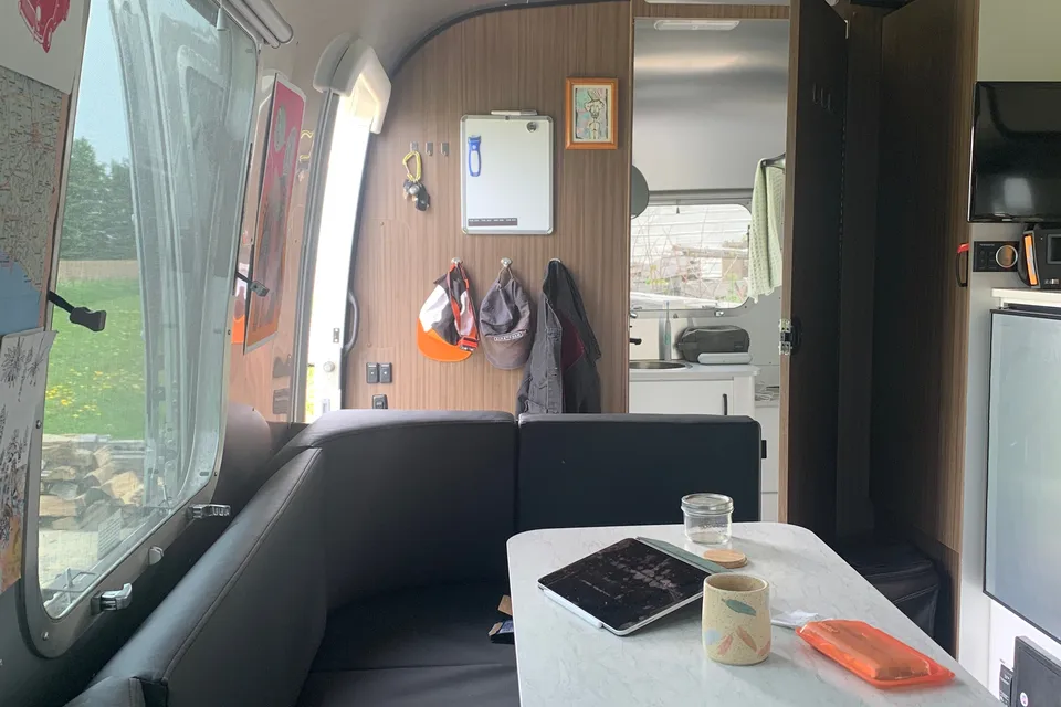 Miraj - Airstream Caravel 22FB Travel Trailer