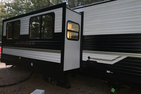 Sweet Pea II - 2026 Bunk House with Camp King bed