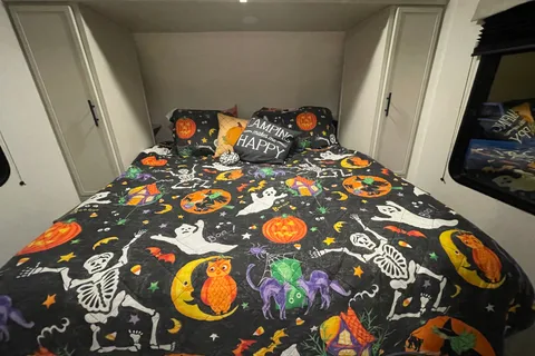 Sweet Pea II - 2026 Bunk House with Camp King bed
