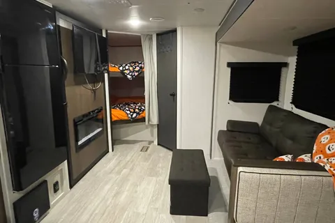 Sweet Pea II - 2026 Bunk House with Camp King bed