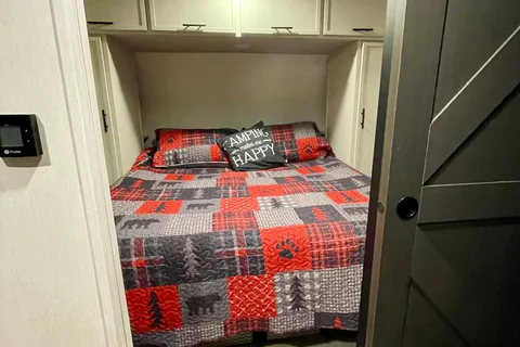 Sweet Pea II - 2026 Bunk House with Camp King bed