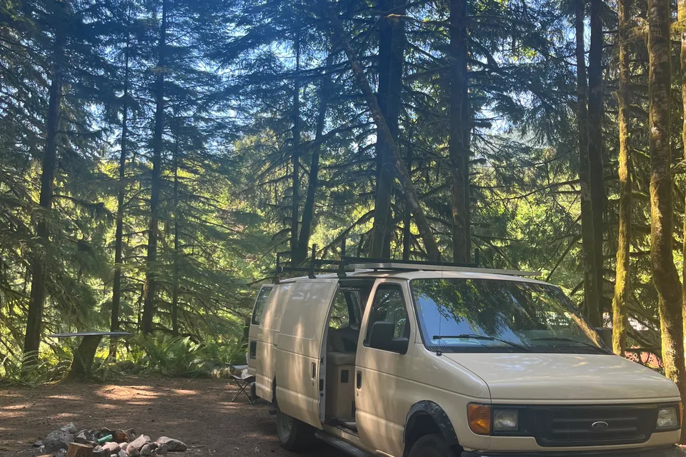 Agathe Ford E-250 Campervan