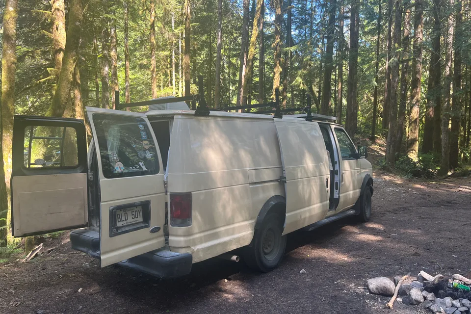 Agathe Ford E-250 Campervan