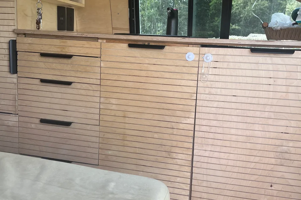 Agathe Ford E-250 Campervan