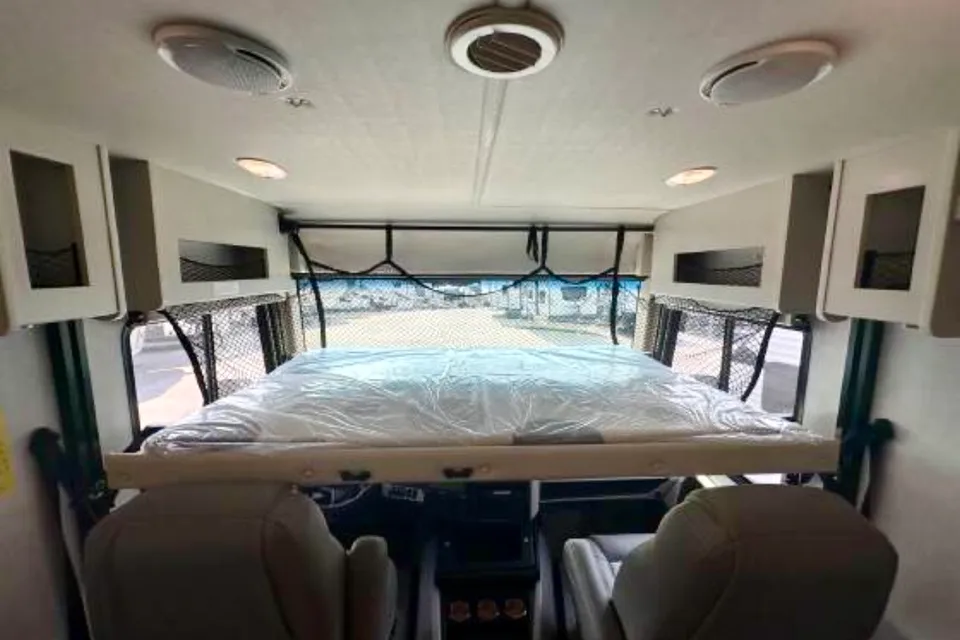 Marquale's Winnebago Adventurer 34W Class A