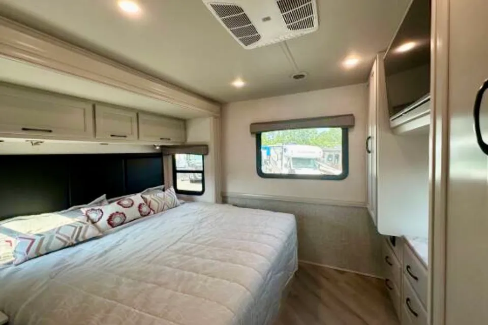 Marquale's Winnebago Adventurer 34W Class A