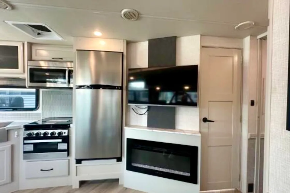 Marquale's Winnebago Adventurer 34W Class A