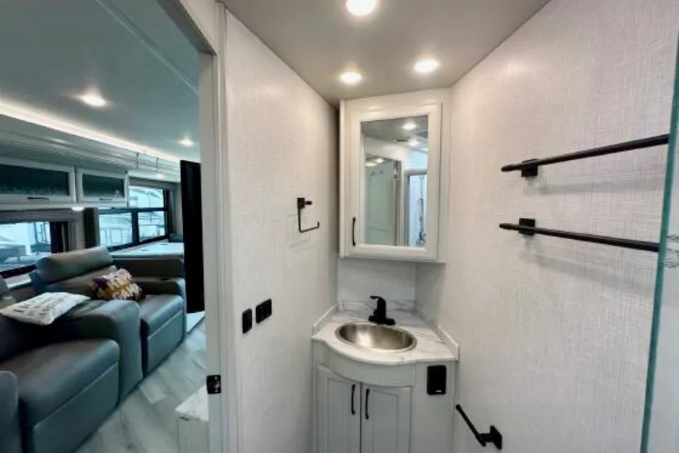 Marquale's Winnebago Adventurer 34W Class A