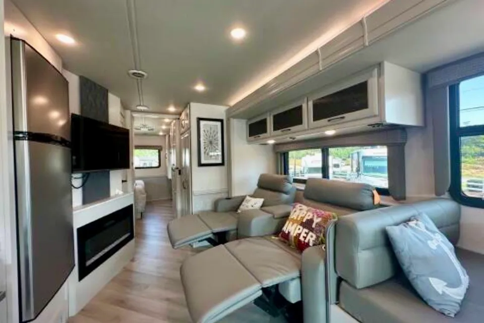 Marquale's Winnebago Adventurer 34W Class A
