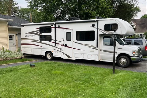 CT RV Adventures Forest River Sunseeker 3170DSF Class C