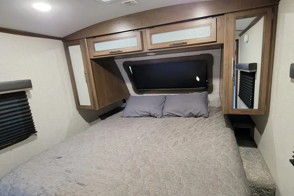 Family Glamping Getaway | King Bed + Private Bunkhouse