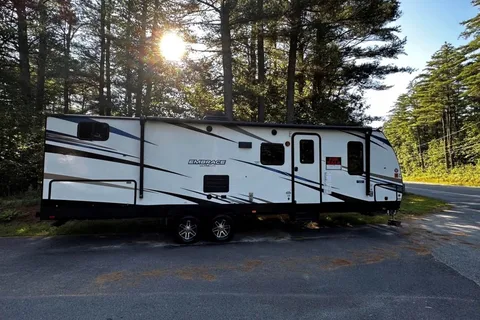 Kelvin's Luxury Cruiser RV Embrace EL275 Travel Trailer King size Bed