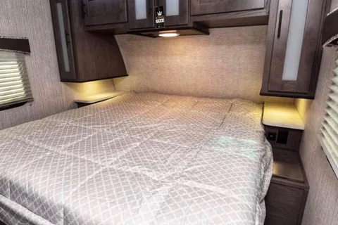 Kelvin's Luxury Cruiser RV Embrace EL275 Travel Trailer King size Bed