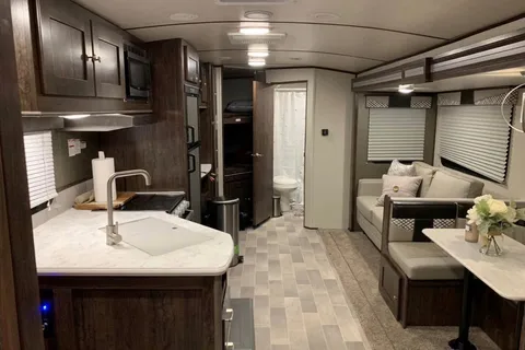 Kelvin's Luxury Cruiser RV Embrace EL275 Travel Trailer King size Bed