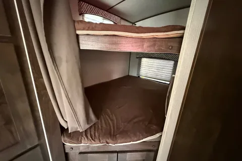 Kelvin's Luxury Cruiser RV Embrace EL275 Travel Trailer King size Bed
