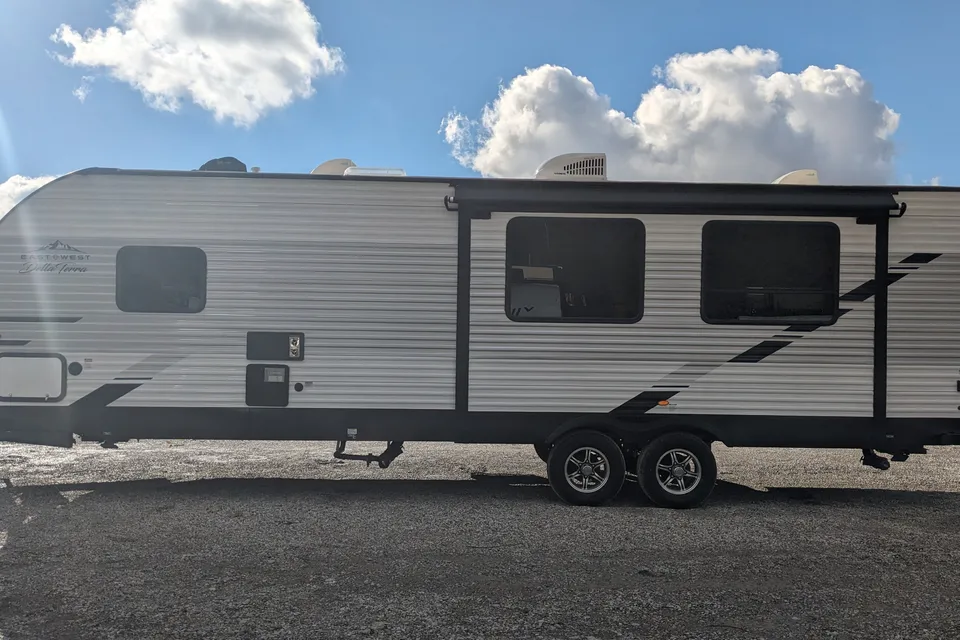 Jeff's East to West Della Teera Travel Trailer