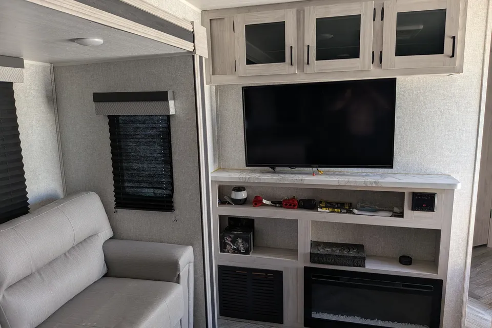 Jeff's East to West Della Teera Travel Trailer