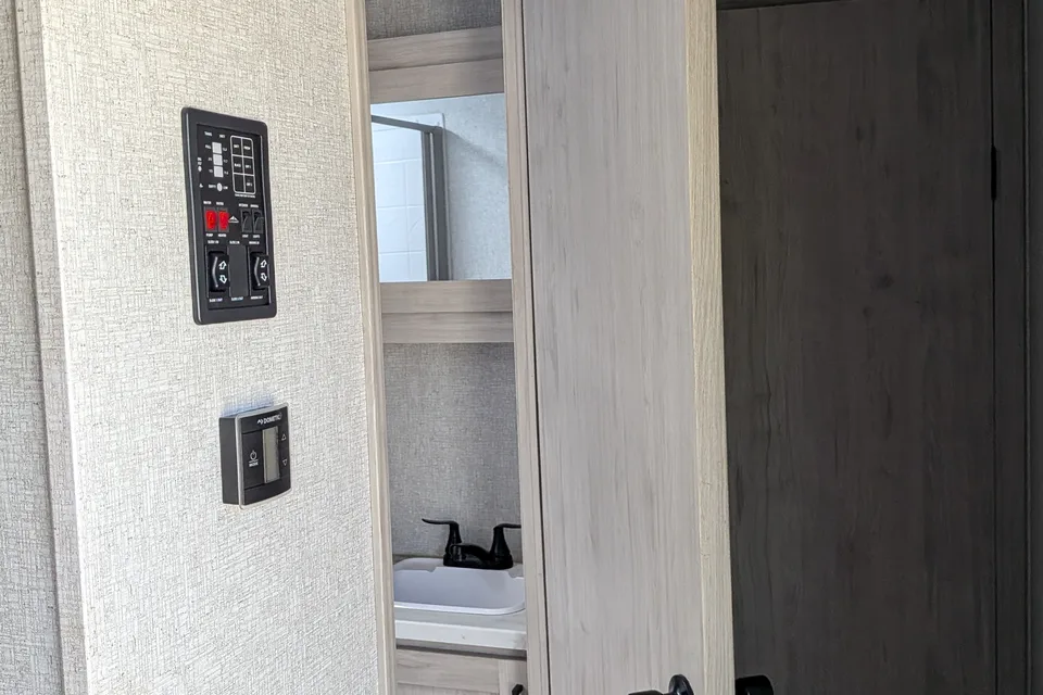 Jeff's East to West Della Teera Travel Trailer
