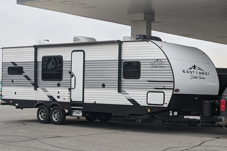 Jeff's East to West Della Teera Travel Trailer