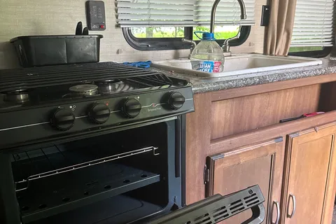 Vivian's Keystone 2016 Travel Trailer