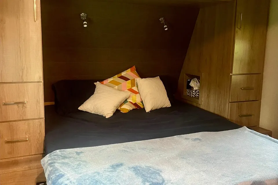 Cozy Cruiser 30ft Sleeps 8