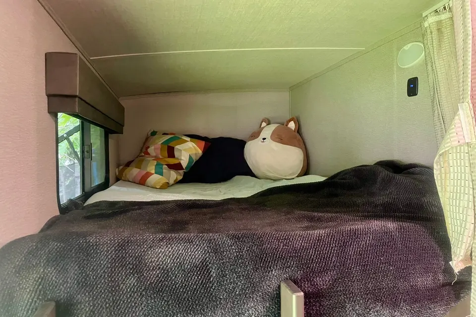 Cozy Cruiser 30ft Sleeps 8