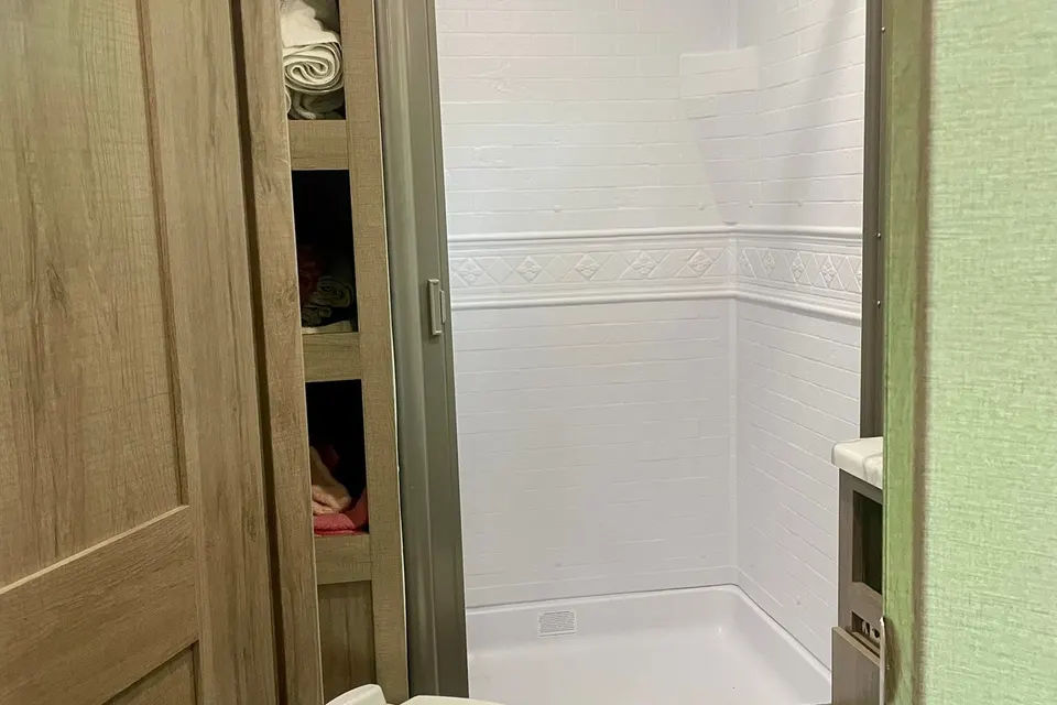 Cozy Cruiser 30ft Sleeps 8