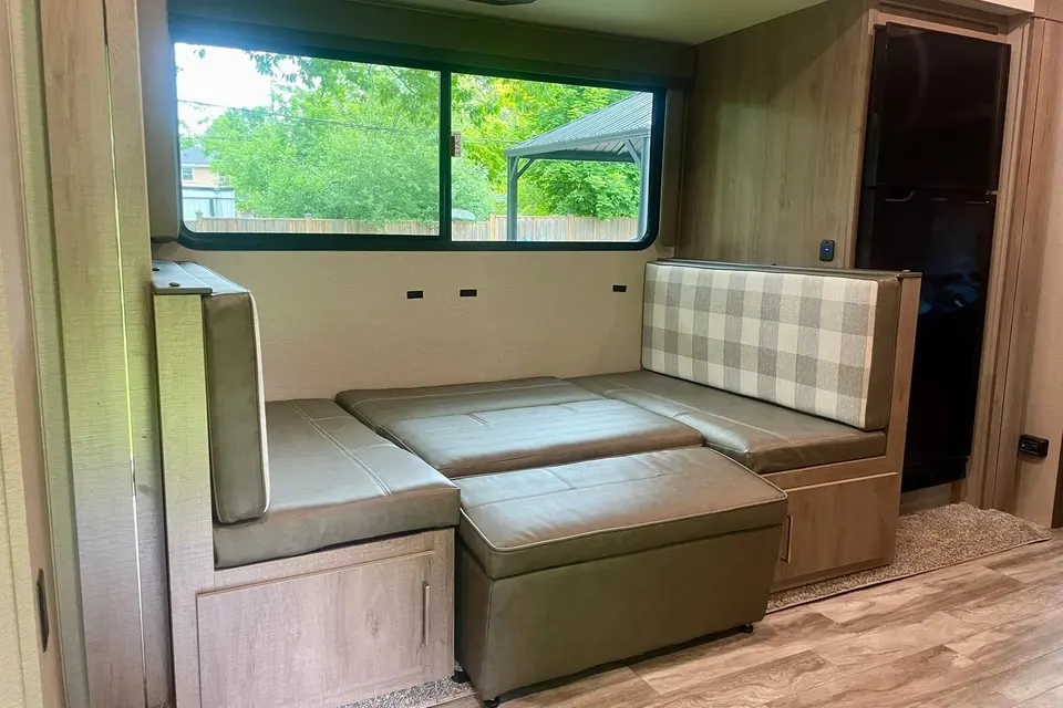 Cozy Cruiser 30ft Sleeps 8