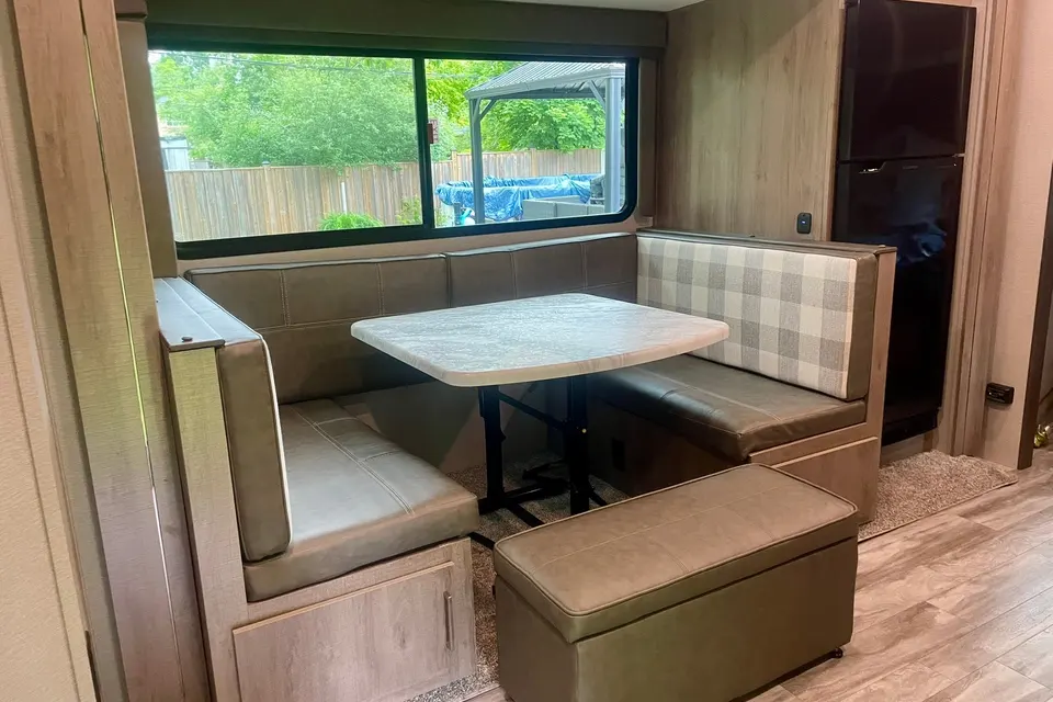 Cozy Cruiser 30ft Sleeps 8