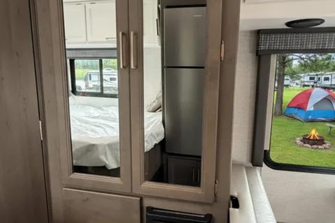 C09 - 6 Sleeper - The RV Rental Factory