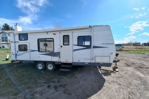2005 Fleetwood Pioneer