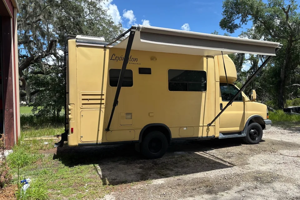 4 x 4 Thunder Camper