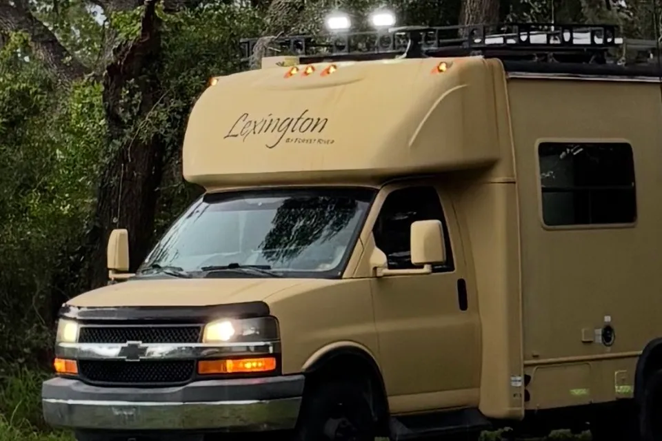 4 x 4 Thunder Camper