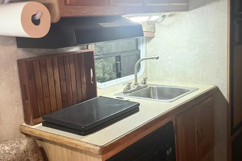 4 x 4 Thunder Camper