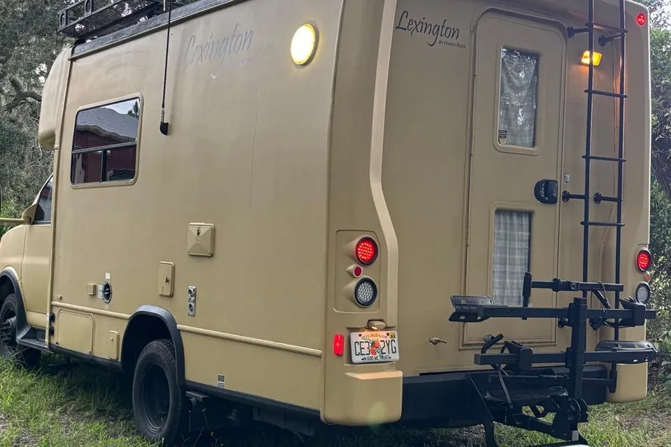 4 x 4 Thunder Camper