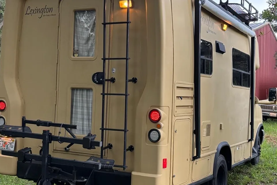 4 x 4 Thunder Camper