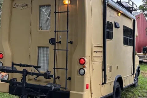 4 x 4 Thunder Camper