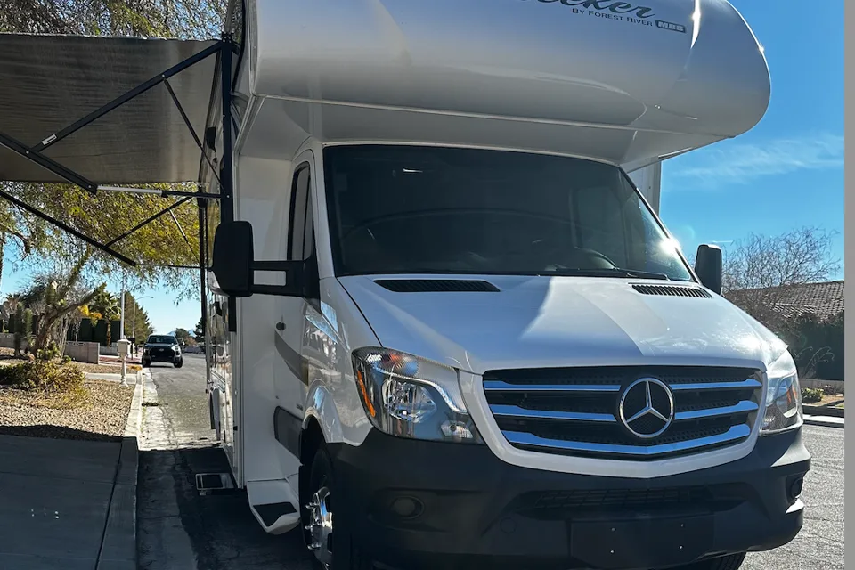 Mercedes Benz Sprinter Forest River Sunseeker 2400S