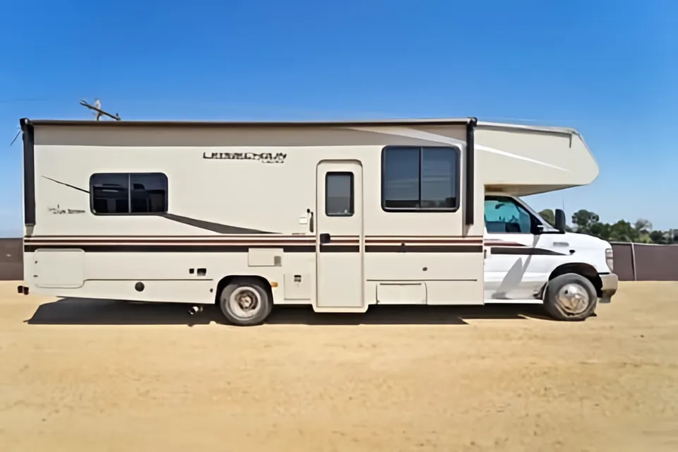 2021 Coachmen Leprechaun 270QB: Explore in Comfort and Style