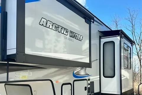 2019 Forest River RV Cherokee Arctic Wolf 305ML6 Fifth Wheel