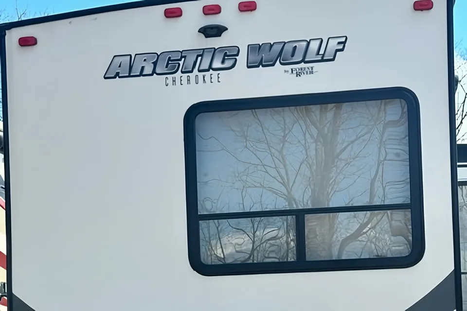 2019 Forest River RV Cherokee Arctic Wolf 305ML6 Fifth Wheel