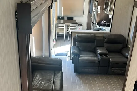 2019 Forest River RV Cherokee Arctic Wolf 305ML6 Fifth Wheel