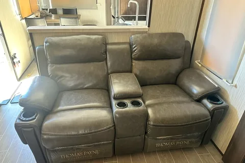 2019 Forest River RV Cherokee Arctic Wolf 305ML6 Fifth Wheel