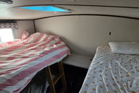Family Trailer 2019 Radiance w/ Private Bunkhouse Cruiser Radiance Ultra Lite