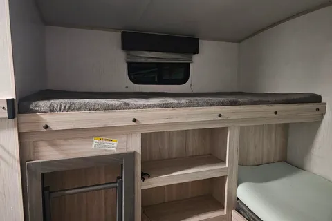 Samuel's Cruiser RV Shadow crusier 325BHS Travel Trailer