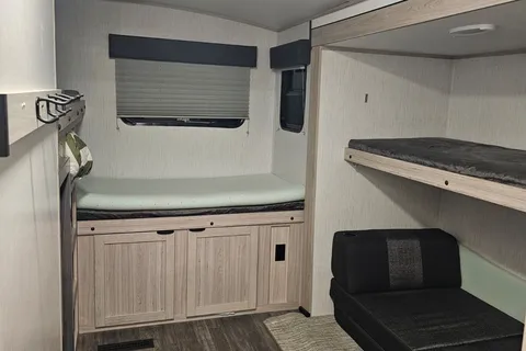 Samuel's Cruiser RV Shadow crusier 325BHS Travel Trailer